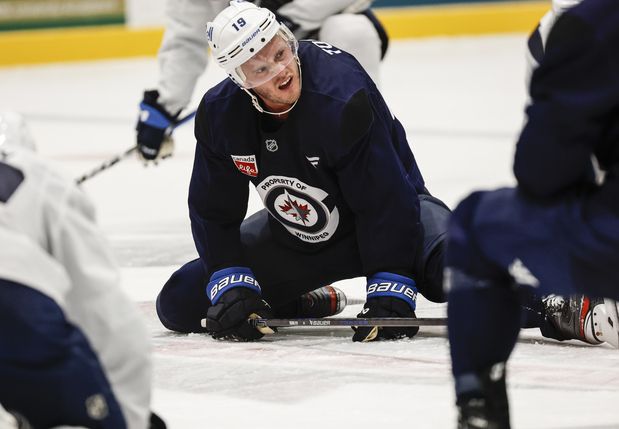Jonathan Toews makes his NHL debut with the Winnipeg Jets