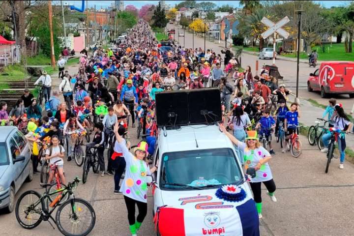Con más de mil participantes, se realizó la bicicleteada de la Primavera de la Paz