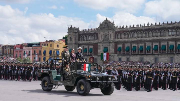 Claudia Sheinbaum encabeza el Desfile Militar del 16 de Septiembre y hace historia