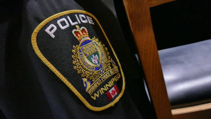 Man stabbed, woman punched after man breaks into Winnipeg home: police