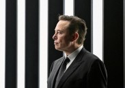 El padre de Elon Musk, señalado por abusos sexuales a menores de su familia