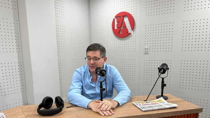 Fernando Navarro: "Brizuela traiciona a la universidad pública de la que salió"