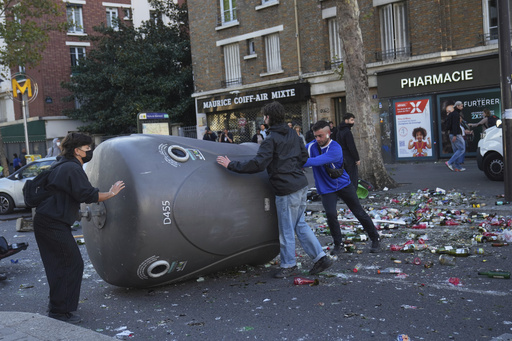 200 detenidos en Francia mientras manifestantes chocan con la policía