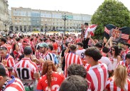 La 'Mareona' se despliega ya por el centro de La Coruña en apoyo al Sporting