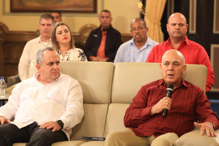 Gobierno de Cuba iniciarán proceso de recolección de firmas en respaldo a Venezuela