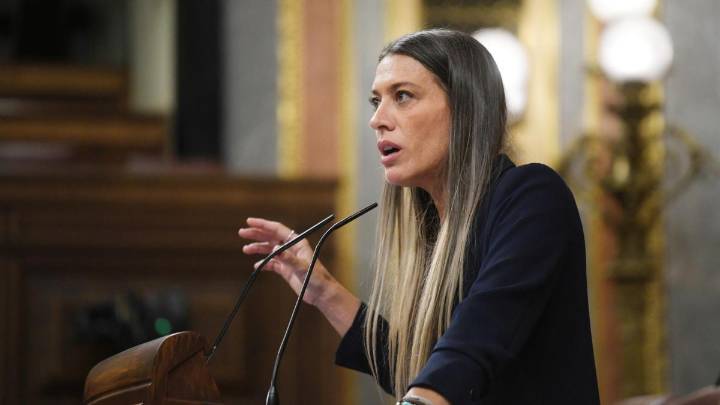 Junts pacta con el Gobierno “blindar” el catalán en los servicios de atención al cliente