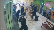 Video muestra ladrones durante robo joyería en Milpitas