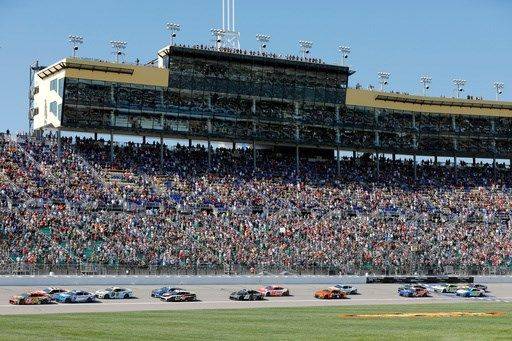 Elliott steals Kansas Speedway race in wild overtime finish, secures spot in 3rd round of playoffs