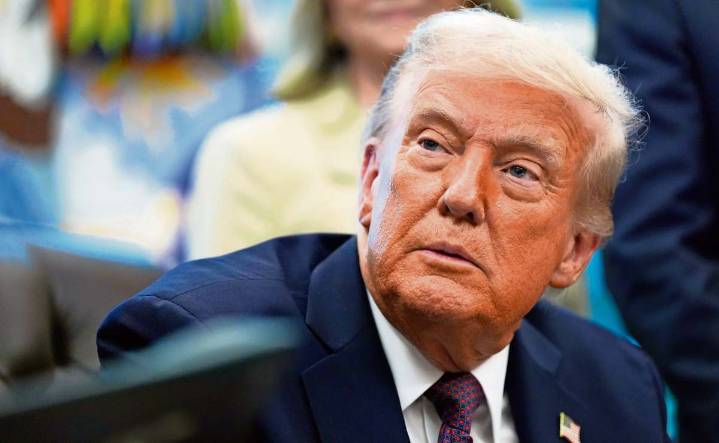 Trump destaca que EU está "haciendo volar por el aire a los narcoterroristas venezolanos"