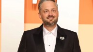 El presentador de los Emmys, Nate Bargatze, cree haber encontrado una manera de que los discursos de aceptación sean breves