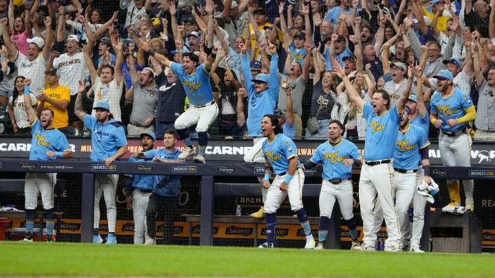 Brewers first in MLB to clinch playoff spot