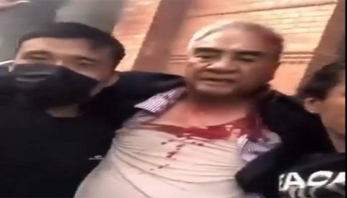 Manifestantes golpean al ex primer ministro y a la canciller de Nepal