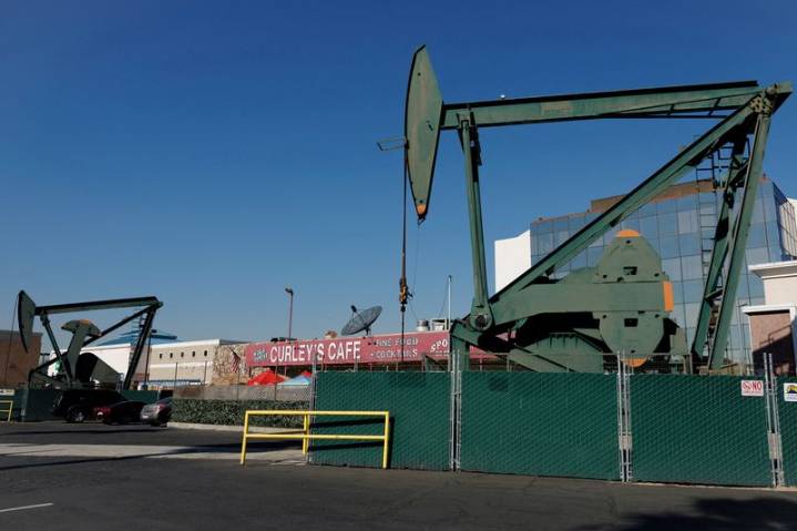 California lawmakers pass bill to boost oil production