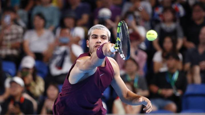 Carlos Alcaraz avanza a cuartos de final del torneo de Tokio