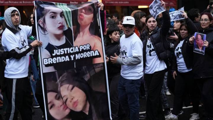 Miles marchan en Argentina para exigir justicia por el asesinato de tres mujeres; una tenía 15 años