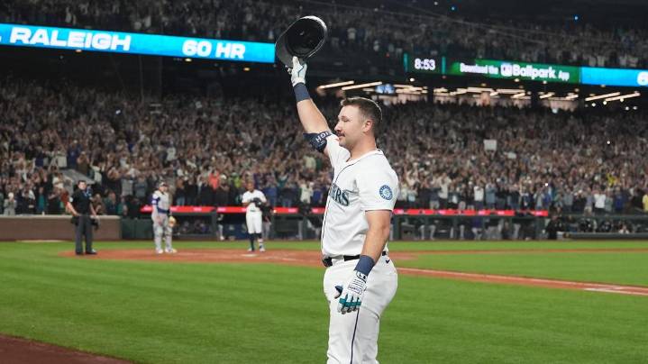 Mariners clinch AL West, first division title since 2001