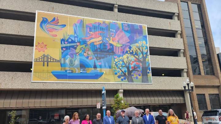 New mural on downtown Peoria parking garage celebrated