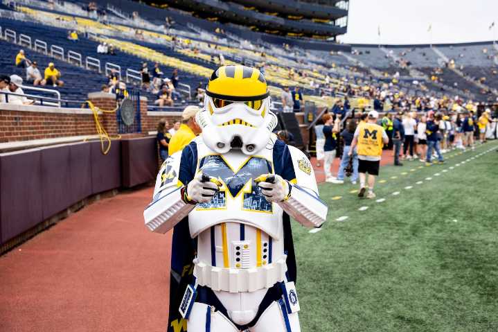 Michigan returns home as double-digit favorite vs. reeling Wisconsin