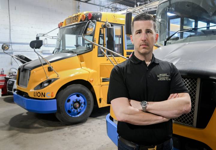 Lion school bus woes should make Quebec revisit electrification plan, critics say