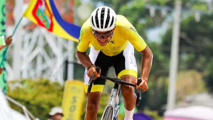 Diego Camargo, el nuevo campeón del Clásico RCN, acechado por Wilson Peña en un final cerrado
