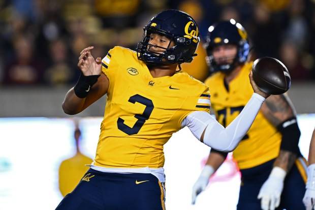 Cal slows Minnesota offense, Sagapolutele throws 3 TDs in win