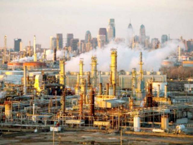 Oil prices rises as Ukraine strikes Russian refineries