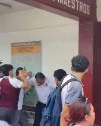 Destituyen al director del CETis 78 golpeado por estudiantes