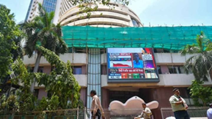 Stock market ends lower after volatile session amid IT selloff, H