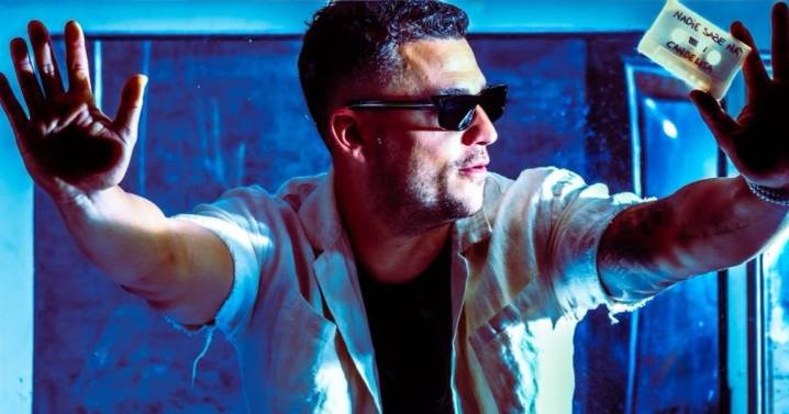 El pelotero cubano José “Candelita” Iglesias triunfa con su nueva canción