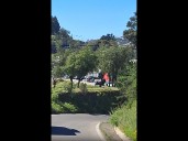 Un automóvil volcó en el sector del enlace El Trébol en el Camino Internacional en Viña del Mar