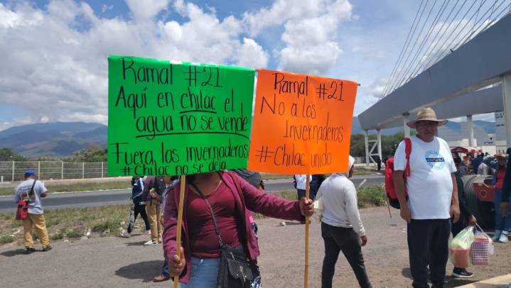 Realizan mega asamblea en la carretera Tehuacán-Teotitlán; reafirman defensa del agua