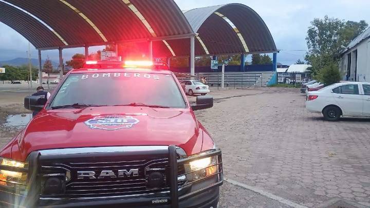 Arde bodega municipal en San Juan del Río; cuerpos de emergencia controlan incendio