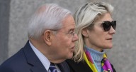 Condenan a esposa de Bob Menéndez a más de cuatro años de cárcel por escándalo de corrupción
