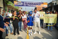 ¡Chao al barro en Pasacaballos! Gobernador Arana entregó calle pavimentada
