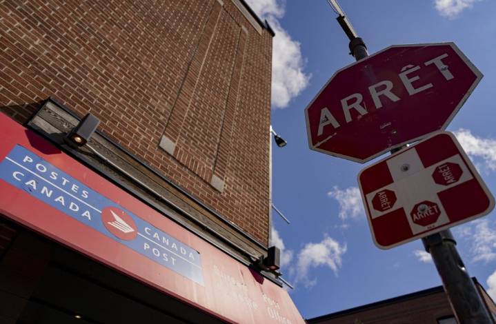 Business groups warn of ‘massive’ impact from another Canada Post strike