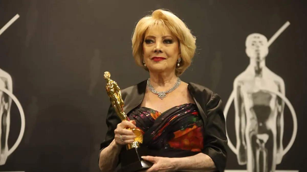 Jacqueline Andere recibe el Ariel de oro por 60 años de trayectoria