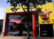 Frisby niega negociaciones con empresa en España y confirma batalla legal por su marca y el Pollo Frisby