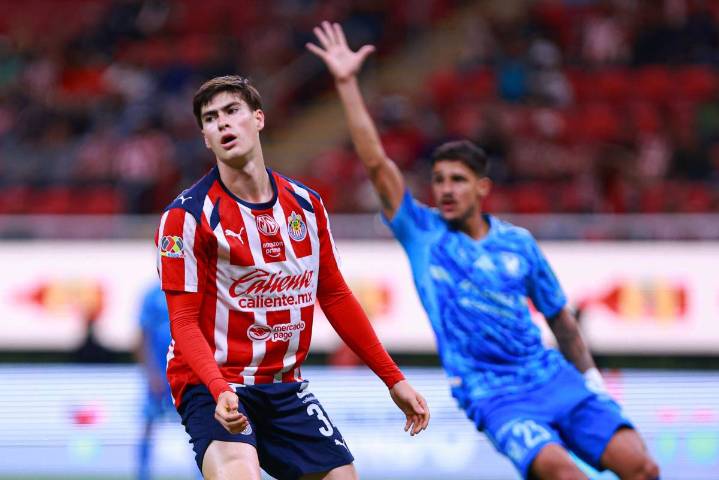 Chivas y Tigres empatan sin goles en duelo pendiente del Apertura 2025