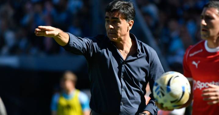 Gustavo Quinteros estalló contra el arbitraje en el clásico de Avellaneda: «Hubo un evidente penal»