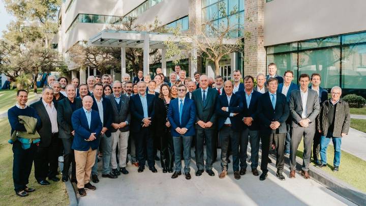 La UIA presentó su "Nuevo Contrato Productivo" con 10 puntos entre los que destaca la estabilidad macro