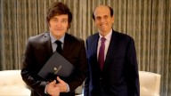 Fingiendo demencia: Milei fue recibido en Estados Unidos por un estafador financiero