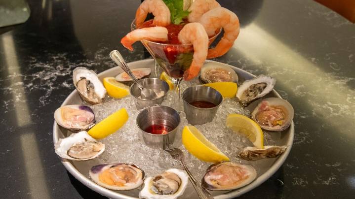 Tracks Raw Bar and Grill opens at Grand Central Madison