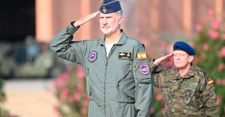 Felipe VI visita el European Tactica Airlift Centre para tripulaciones europeas en la Base Aérea de Zaragoza