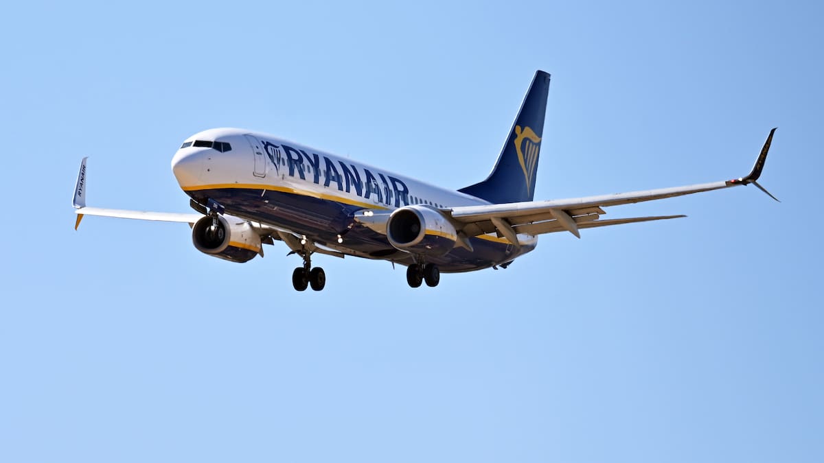 Ryanair cesa operaciones en Vigo y cierra la base de Santiago