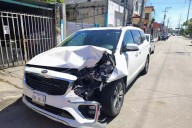 ¡Fuerte choque en Carmen! Tres vehículos colisionan en Benito Juárez