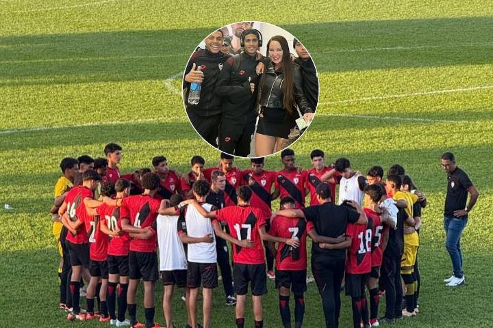 Club expulsa a tres jugadores que se sacaron una foto con reconocida actriz del cine para adultos