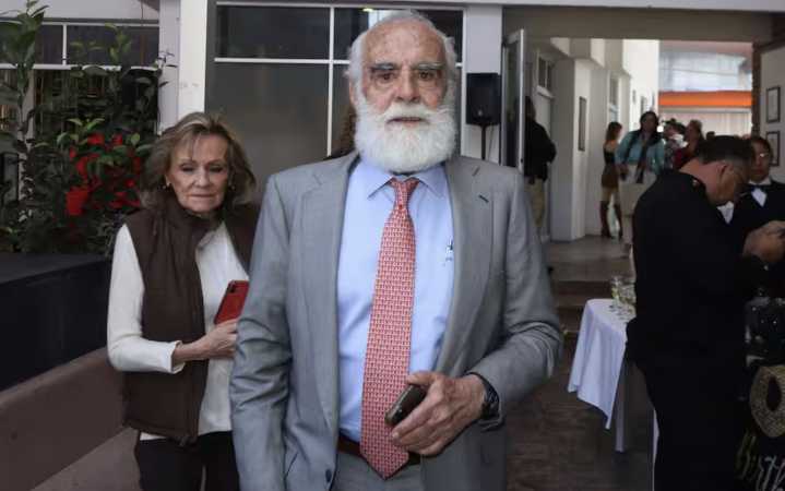 ‘El PRI es inmortal, nada más se quitaron la chaquetilla tricolor y se pusieron una moradita’, acusa el ‘Jefe’ Diego