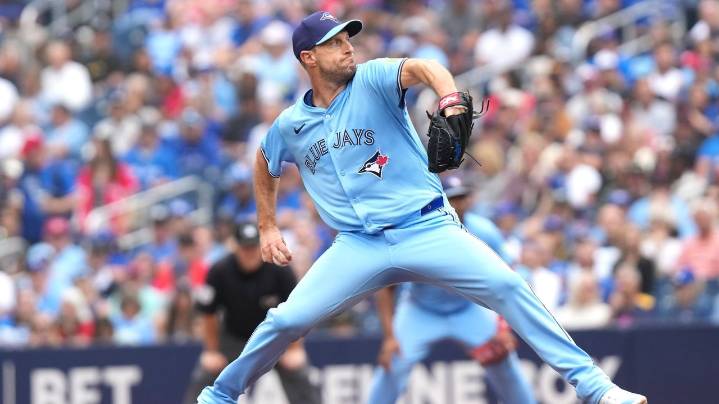 Kirk has game-winning sacrifice fly in ninth inning as Blue Jays rally to beat Orioles 5