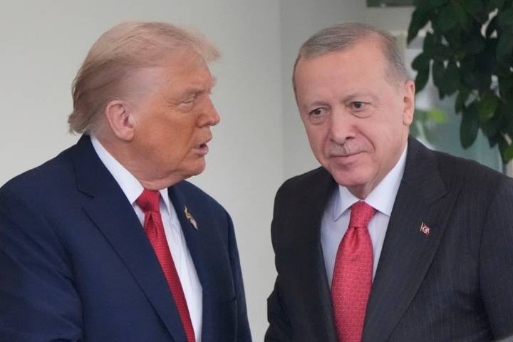 Trump presses Turkey to stop buying Russian oil