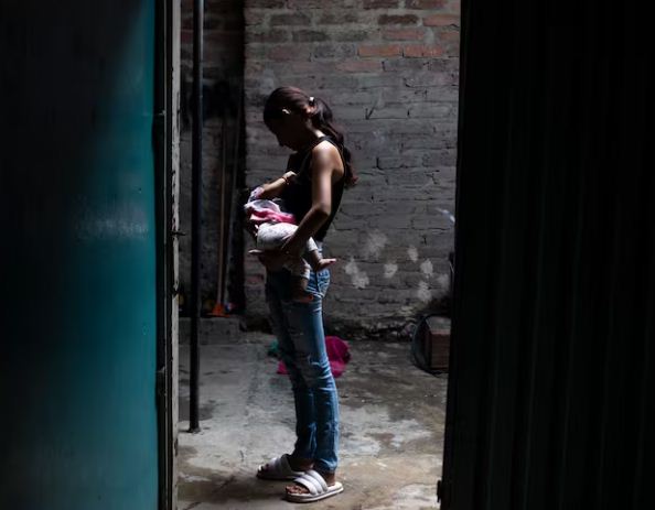 La natalidad en Colombia cae a mínimos de 10 años, mientras se contiene la maternidad adolescente
